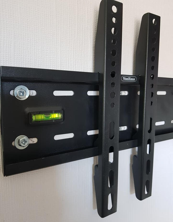 Flush fitting tv bracket